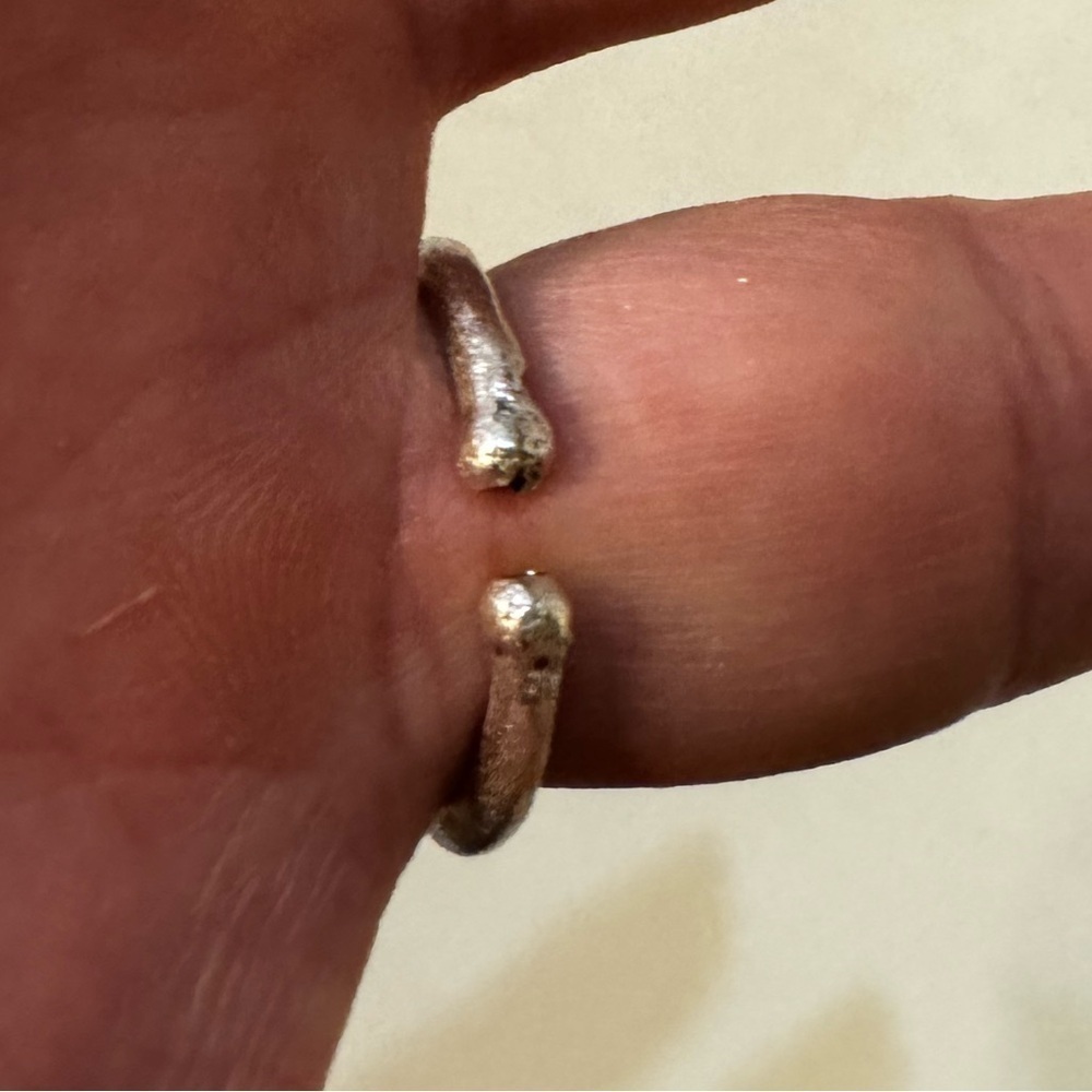 New‎ Silver and Blue stone ring - Picture 4 of 5
